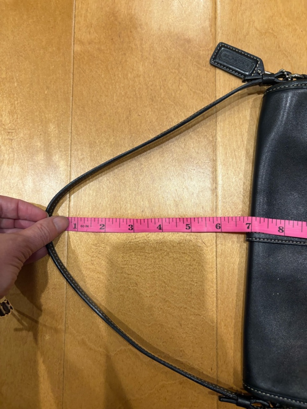 Coach Hamptons small black leather shoulder bag - Picture 9 of 10